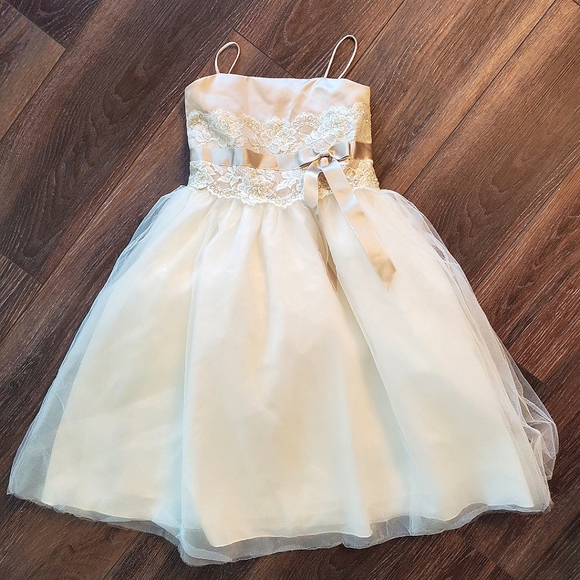 David's Bridal Chamagne Color Girl's Formal Dress EUC Size